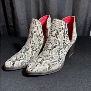 Ferrini Ankle Booties - Red Interior